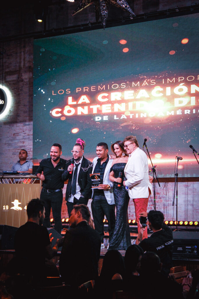 Mirsha Márquez en un evento, fotografía de prensa en interior.